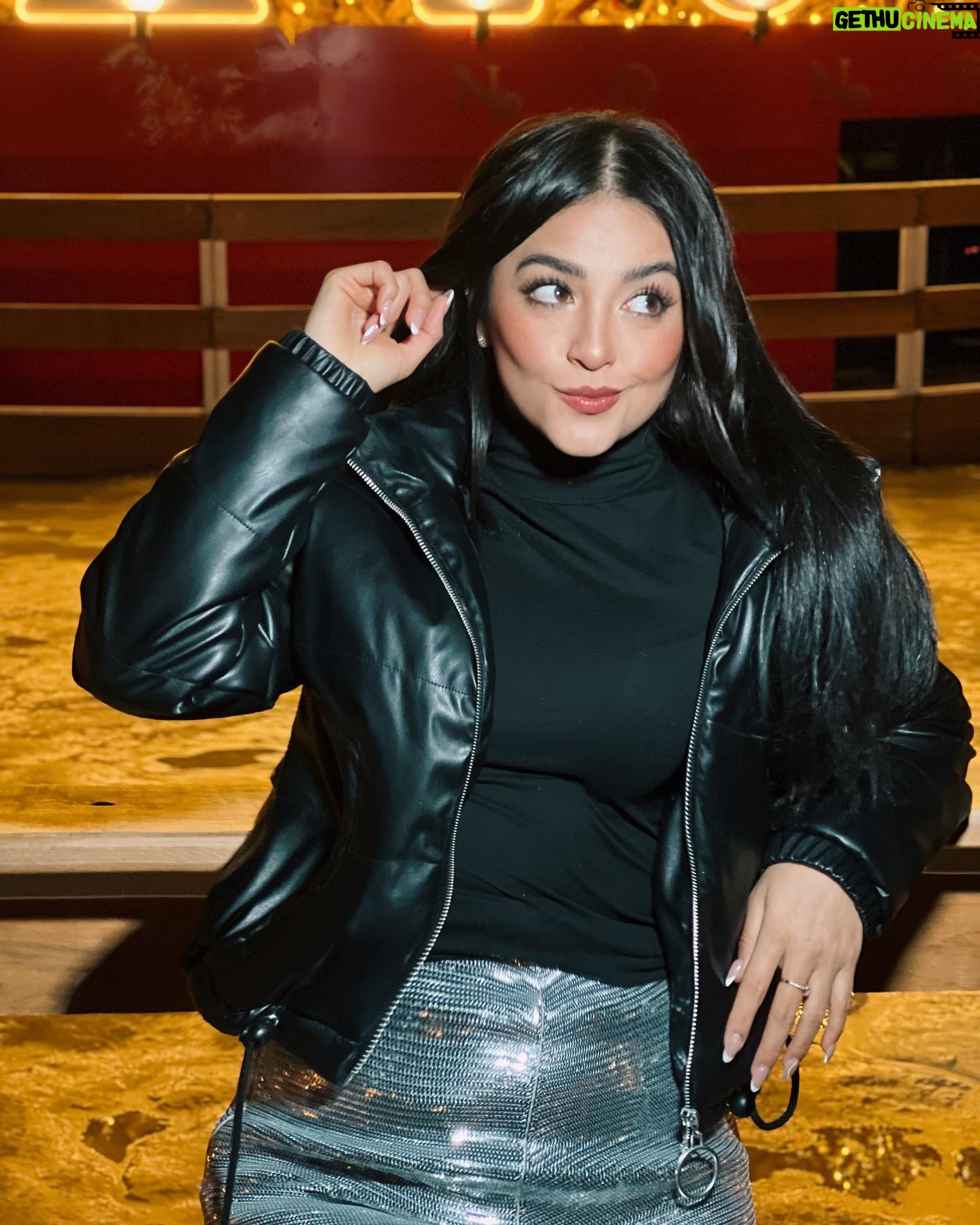 Geraldine Galvan - 52.5K Likes - Qué le pidieron a santa ??🎁🎄🎅