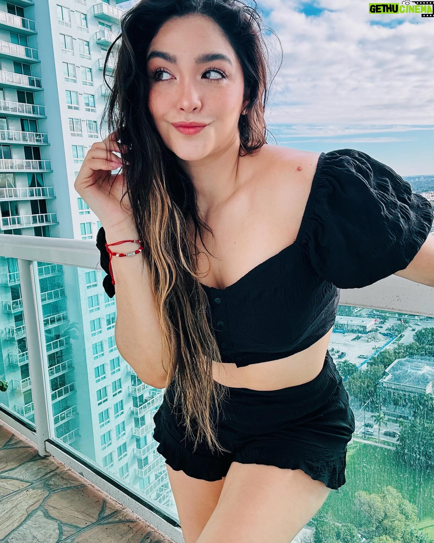 Geraldine Galvan - 60.4K Likes - Un como de sol ☀️