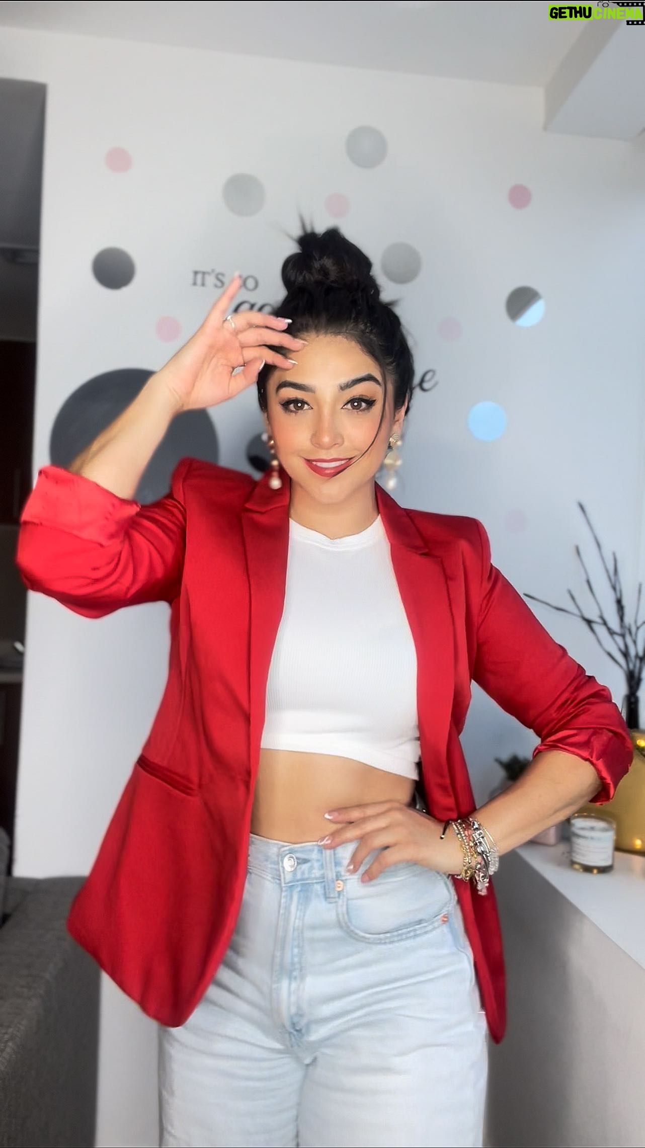 Geraldine Galvan Instagram - 💕Ideas de outfits casuales con un toque formal 💕