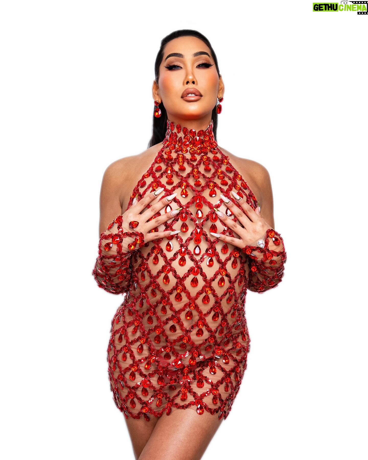 Gia Gunn Instagram - Want me to bring the glamour to a city near you? Book me! 💌 Giagunnbookings@gmail.com