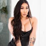 Gia Gunn Instagram - So happy it’s the weekend🖤