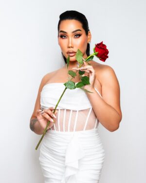 Gia Gunn Instagram - 𝑾𝒉𝒆𝒏 𝒚𝒐𝒖 𝒍𝒐𝒗𝒆 𝒘𝒊𝒕𝒉 𝒂𝒍𝒍 𝒚𝒐𝒖𝒓 𝒃𝒆𝒊𝒏𝒈, 𝒕𝒉𝒊𝒔 𝒊𝒔 𝒘𝒉𝒂𝒕 𝒉𝒂𝒑𝒑𝒆𝒏𝒔.  𝑯𝒂𝒑𝒑𝒚 𝑽𝒂𝒍𝒆𝒏𝒕𝒊𝒏𝒆𝒔 𝑫𝒂𝒚♥️

📸 @eatenbyanimals 
💄 @glamtechstevent @leovalentinohair