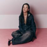 Gia Kim Instagram – Can’t control other people’s narrative of me. Less people-pleasing; More self-empowering and cherishing the connections that stay
@dazedkorea 
나에대한 타인의 판단은 내가 통제 할 수 없는 것
타인의 입맛에 나를 맞추는 피플플리징은 그만, 
나 자신의 역량강화에 힘을 줄 것,
그리고 남는 인연은 더 소중히 여길 것 

Director Choi Jiwoong
Editor Woo Junhee, Kim Nahyoun, Kwon Sohee
Fashion Marco Kim, Han Jiyong, Keem Hyobin
Art Lee Sanghyeon
Film studio @studio.lextreme 
Hair Hong Hyunseung, Yun Hyejeong
Makeup Kook Hyunmi, Lim Jeongin