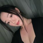 Gia Kim Instagram – I put myself through all the toxic diet trends all throughout my 20s. It left long-term repercussions that completely ruined my healthy natural relationship with food, which was only meant to bring joy. It’s been 3 years since I recognized my disordered eating habits. I am still recovering. I still occasionally (but a lot less) struggle through body image issues. I’d get into obsessive thoughts about food & weight & what I ate / what I should eat, etc.. In the past the default reaction would be to force myself into action sprouting from thoughts of self-deficiency and negative self-image. But now I keep reminding myself of one of my favorite quotes – we can’t shame ourselves into change, only love ourselves into evolution. And it’s been a game changer in how I look at situations whenever I feel old toxic patterns kicking in. You can’t shame yourself into change, only love yourself into evolution. 🙏🏻❤️
And what a waste of precious fking energy and time I have on Earth to be focusing on all the wrong things!!!!!! 😅😭WE HAVE SO MUCH MORE TO OFFER THAN OUR BODY FAT PERCENTAGE!!!!🤣🤣🤣
January 2024 has been an amazing start to this year already. Can’t wait for the rest of the year!!! 🤩
나 자신을 미워해서 변화시키려는 대신
나 자신을 사랑해서 진화시키자는 마음가짐으로
항상 ❤️ 올해 첫 달 너무너무 좋은 시작!!!! 🥰🥰🥰