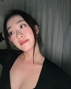 Gia Kim Instagram - I put myself through all the toxic diet trends all throughout my 20s. It left long-term repercussions that completely ruined my healthy natural relationship with food, which was only meant to bring joy. It’s been 3 years since I recognized my disordered eating habits. I am still recovering. I still occasionally (but a lot less) struggle through body image issues. I’d get into obsessive thoughts about food & weight & what I ate / what I should eat, etc.. In the past the default reaction would be to force myself into action sprouting from thoughts of self-deficiency and negative self-image. But now I keep reminding myself of one of my favorite quotes - we can’t shame ourselves into change, only love ourselves into evolution. And it’s been a game changer in how I look at situations whenever I feel old toxic patterns kicking in. You can’t shame yourself into change, only love yourself into evolution. 🙏🏻❤️
And what a waste of precious fking energy and time I have on Earth to be focusing on all the wrong things!!!!!! 😅😭WE HAVE SO MUCH MORE TO OFFER THAN OUR BODY FAT PERCENTAGE!!!!🤣🤣🤣
January 2024 has been an amazing start to this year already. Can’t wait for the rest of the year!!! 🤩
나 자신을 미워해서 변화시키려는 대신
나 자신을 사랑해서 진화시키자는 마음가짐으로
항상 ❤️ 올해 첫 달 너무너무 좋은 시작!!!! 🥰🥰🥰