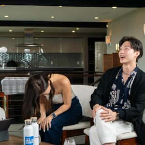 Gia Kim Instagram - Belated post on one of the funnest shows ever. Legend has it she’s still whipping her hair back and forth to this day. 
I love these guys sm!!! 😍@psickuniv Check them out on YouTube!

shoutout @dumbfoundead for connecting us ☺️🫶🏻

정말 세젤잼 코믹 인터뷰 충격파격 그냥 웃다가 시간 훅 지나갔던 … 벌써 작년 여름이구나 🥹❤️ 피식팸 너무 좋아!!!!!