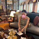 Gia Kim Instagram - Honestly, the highlight of this Singapore trip was being able to give my mum the VIP treatment she truly deserves and I have Intercontinental Singapore to thank for that. They truly did treat us to the best in every way and made us feel so taken care of, from the junior suite to the dining experiences, beautiful afternoon tea, to the club lounge that always served more afternoon tea whenever we felt like it ☺️. Thank you so much staff at @interconsin for making this trip a much more memorable one for me and my mum. It was her first trip since COVID. I hope you know you made this a very special trip for both of us. Thank you 🥹🩷