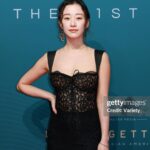 Gia Kim Instagram - What an honor to present at this beautiful gala. Coming back to LA with a bang and ending this year with a woop 💫 always grateful to connect with lovely people 🤍 Thank you @unforgettablegala @character.media So many things to be grateful for 🥰 - Hair/Makeup/Clothes styled by yours truly