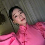 Gia Kim Instagram - Happy Lunar New Year 🤍🙏🏻 아직 춥지만 사랑하는 사람들 혹은 자신과 따뜻한 구정 보내세요 ✨ 건강 행복 항상 우선. 恭喜發財 Kung Hei Fat Choi!!! Prioritize happiness and health always!!! Thank you @saulee for this beautiful night 🫶🏻 and dress - I’m obsessed with it. ☺️🫰🏻 Bringing back mems from Hong Kong ✨