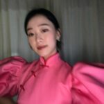 Gia Kim Instagram - Happy Lunar New Year 🤍🙏🏻 아직 춥지만 사랑하는 사람들 혹은 자신과 따뜻한 구정 보내세요 ✨ 건강 행복 항상 우선. 恭喜發財 Kung Hei Fat Choi!!! Prioritize happiness and health always!!! Thank you @saulee for this beautiful night 🫶🏻 and dress - I’m obsessed with it. ☺️🫰🏻 Bringing back mems from Hong Kong ✨