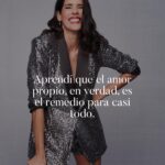 Gianella Neyra Instagram - ¡Feliz año 🎊🎆 para todos! Termino este 2023 agradecida por cada aventura y reto vivido y listísima para todo lo que se viene el 2024 🎈. Que todos sus sueños se cumplan y comiencen un año lleno de sorpresas, retos emocionantes y felicidad 💖💖