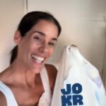 Gianella Neyra Instagram - Amo el verano ☀️ y disfrutarlo en familia y con amigos es increíble 😉, por eso organicé una parrillita para compartir con todos, pero olvidé comprar la carne 🥩 😂😂😂, espárragos y algunas cositas de limpieza 🧼. ¿Les ha pasado que tienen todo listo en su mente, pero revisan sus compras y olvidaron VARIAS cosas? Por suerte 🍀, mis amigos de @jokrperu llegan al sur chico hasta el Km 51 y me salvaron la vida en minutos, trayéndome lo que necesitaba hasta casa. ¡Ya saben, disfruten su verano y si olvidan algo, no se preocupen entren al app de Jokr y en 15 llega a casa! P.D pruébenlo y luego me agradecerán por el dato 😉 #publicidad