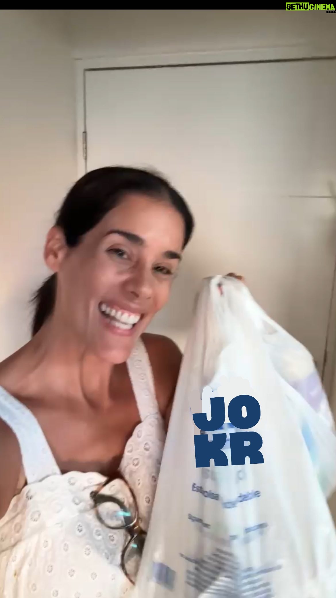 Gianella Neyra Instagram - Amo el verano ☀️ y disfrutarlo en familia y con amigos es increíble 😉, por eso organicé una parrillita para compartir con todos, pero olvidé comprar la carne 🥩 😂😂😂, espárragos y algunas cositas de limpieza 🧼. ¿Les ha pasado que tienen todo listo en su mente, pero revisan sus compras y olvidaron VARIAS cosas? Por suerte 🍀, mis amigos de @jokrperu llegan al sur chico hasta el Km 51 y me salvaron la vida en minutos, trayéndome lo que necesitaba hasta casa. ¡Ya saben, disfruten su verano y si olvidan algo, no se preocupen entren al app de Jokr y en 15 llega a casa! P.D pruébenlo y luego me agradecerán por el dato 😉 #publicidad