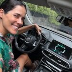 Gianella Neyra Instagram - ¡Lista para un día de reuniones y buenas noticias 📰 con el sunroof abierto ☀️ para sentir el viento 🌬️ sobre mi cara 😜 y sobrellevar el calorcito de este verano! ¿Prefieren el frío o el calor? @mgperuoficial #publicidad
