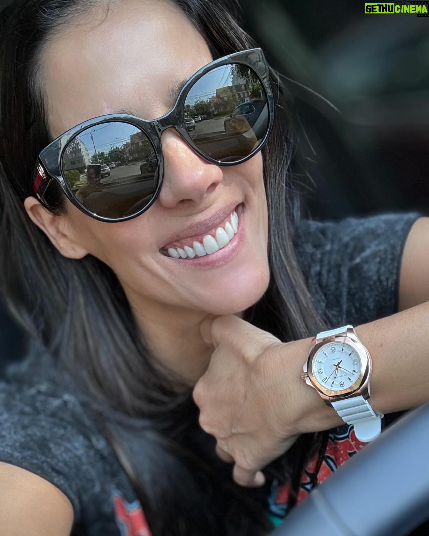 Gianella Neyra Instagram - En mi vida, como mamá, como actriz, como empresaria he aprendido a estar atenta, siempre consciente de las oportunidades, alerta y preparada para aprovechar esos instantes que la vida te regala, porque son únicos 💖💖. Por eso el reloj I.N.O.X. V de @victorinoxperu encaja perfectamente en mi versátil día a día. Es impermeable, ligero pero robusto, deportivo y elegante al mismo tiempo y está fabricado con la mejor calidad suiza. 🇨🇭El reloj ⌚️ ideal para acompañarme en mis aventuras del día a día. #MyVictorinox Encuéntralo en tiendas Victorinox y en www.victorinoxstore.pe #publicidad