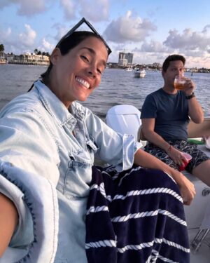 Gianella Neyra Instagram - Muy muy agradecida por un año más de vida, celebrando con la familia y tomándonos un respiro para volver con mucha fuerza 💪🏼💖. ¡Mil gracias por sus saludos y buenos deseos, ha sido un cumple muy especial 🥰!