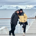 Gianella Neyra Instagram - Ha sido un viaje increíble 😉, realmente único. Del calor al frío absoluto 🥶. Amanecer con esas montañas 🏔️ llenas de nieve y ver icebergs ❄️ desde el balcón. ¡Un regalo q no olvidaré nunca! Gracias @savalicruceros por esta oportunidad 🛳️. ¡Gracias por permitirme seguir maravillándome con este planeta hermoso que tenemos! ¡Gracias, gracias y gracias! #publicidad