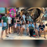 Gianella Neyra Instagram - Primeros días del año en familia y con la familia elegida 🥰. Tiempo para descansar, para disfrutarnos y hacer una pausa para volver con todos. ¿Quién más ama desconectarse frente al mar 🌊? 🙋🏻‍♀️💖💖