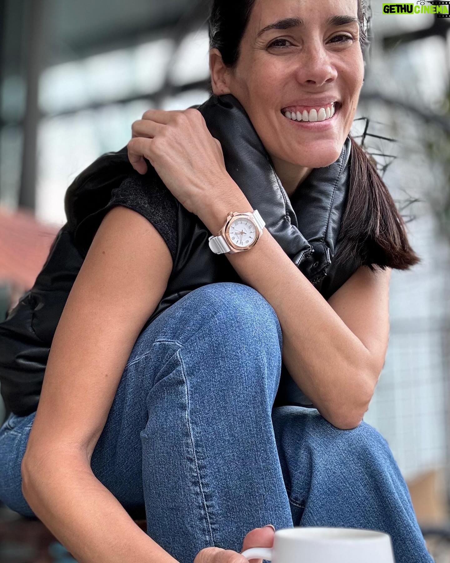 Gianella Neyra Instagram - En mi vida, como mamá, como actriz, como empresaria he aprendido a estar atenta, siempre consciente de las oportunidades, alerta y preparada para aprovechar esos instantes que la vida te regala, porque son únicos 💖💖. Por eso el reloj I.N.O.X. V de @victorinoxperu encaja perfectamente en mi versátil día a día. Es impermeable, ligero pero robusto, deportivo y elegante al mismo tiempo y está fabricado con la mejor calidad suiza. 🇨🇭El reloj ⌚️ ideal para acompañarme en mis aventuras del día a día. #MyVictorinox Encuéntralo en tiendas Victorinox y en www.victorinoxstore.pe #publicidad