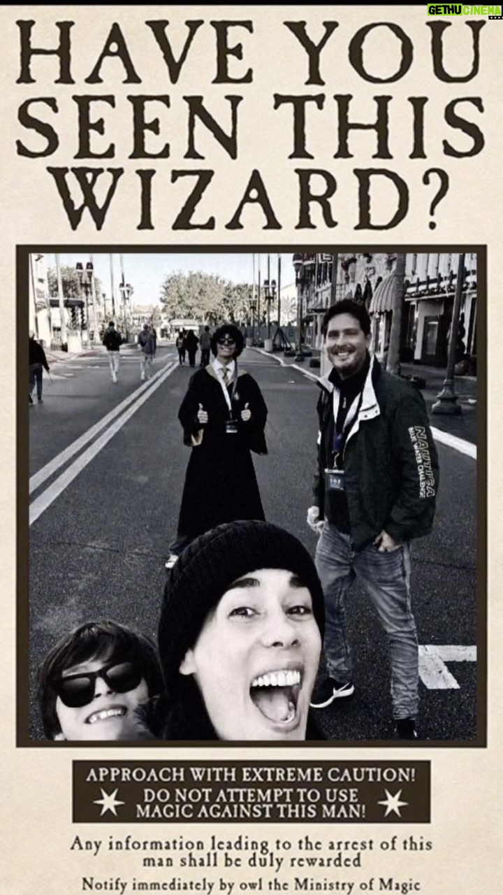 Gianella Neyra Instagram - ¡Amo la magia 🪄 de nuestros momentos en familia 🥰 y que todos disfrutemos al máximo de unas vacas! Somos fans de @harrypotter y hemos sido los más felices estos días 💖💖. A los que me están preguntando por la experiencia VIP de @unistudios les cuento que mis amigos de @blogturistadisney tienen todos los datos 🔝 para vivir la mejor experiencia, se los súper recomiendo porque de verdad la pasarán INCREÍBLE ☺️. P.D Reel temático 🧙 para no olvidar esta linda experiencia 🤩.