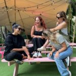 Gianella Neyra Instagram - ¡Madres, el musical llegó a Miami 🇺🇸! Más que felices con esta hermosa experiencia 💖 y con el corazón lleno de ver reír, divertirse y hacer catarsis de mamás, juntas😜. ¡Gracias al público extraordinario que nos acompañó en las 2 funciones, nos encantó verlos! @rossana.fm @villaloboserika @alexandragrana @preludioac