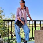 Gianella Neyra Instagram - Aunque el sol ☀️ aún no quiere irse en Lima, ya se siente el friecito de otoño 💨 y en esos momentos siempre aprovecho para salir con abriguito ligero como está linda blusa de @velez_international 👝. ¿Cuál te gusta más, tu ropa de verano o de otoño/invierno? #ImVelez #VélezArtisan #Publicidad