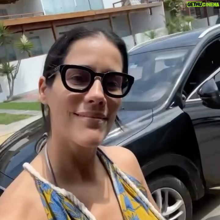 Gianella Neyra Instagram - ¡Que rápido pasó el tiempo ⏱️! El 2023 fue un año increíble 🙌🏼, el estreno de #SolteraCasadaViudaDivorciada 🎬, giras de @mujeresdelapm 🎤, estrenamos @planchandoeldespecho_peru 💖 y lo que falta por vivir aún 🤩. ¡Alístense porque se vienen muchas novedades este 2024! Por supuesto acompañada de mi @mgperuoficial para todas mis aventuras 😘. #videodump #flashback @mgperuoficial