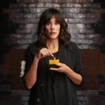Gianella Neyra Instagram - Gianella Neyra regresa como Vicky en #EscapeRoom 🔨🧠🚨 Vicky es muy competitiva, cree tener siempre la razón y es expeeerta en aparentar. 😎💁🏻‍♀️ Vuelve Escape Room, vuelve Vicky ⚠️ ¡APROVECHA LA PREVENTA! 🎟️Compra tus entradas desde S/30* en losproductores.pe 📍Teatro Peruano Japonés *Preventa válida hasta el 9 de mayo o hasta agotar stock. Precios diferenciados por día y horario. Gracias al auspicio de KFC, Pizza Hut y BCP