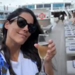 Gianella Neyra Instagram - 🥂 Brindemos por la vida y por la oportunidad de compartirla con personas maravillosas ✨. ¿Con quiénes quisieras hacer tu próximo viaje? 🧳 @freixenetpe #publicidad *Beber bebidas alcohólicas en exceso es dañino*