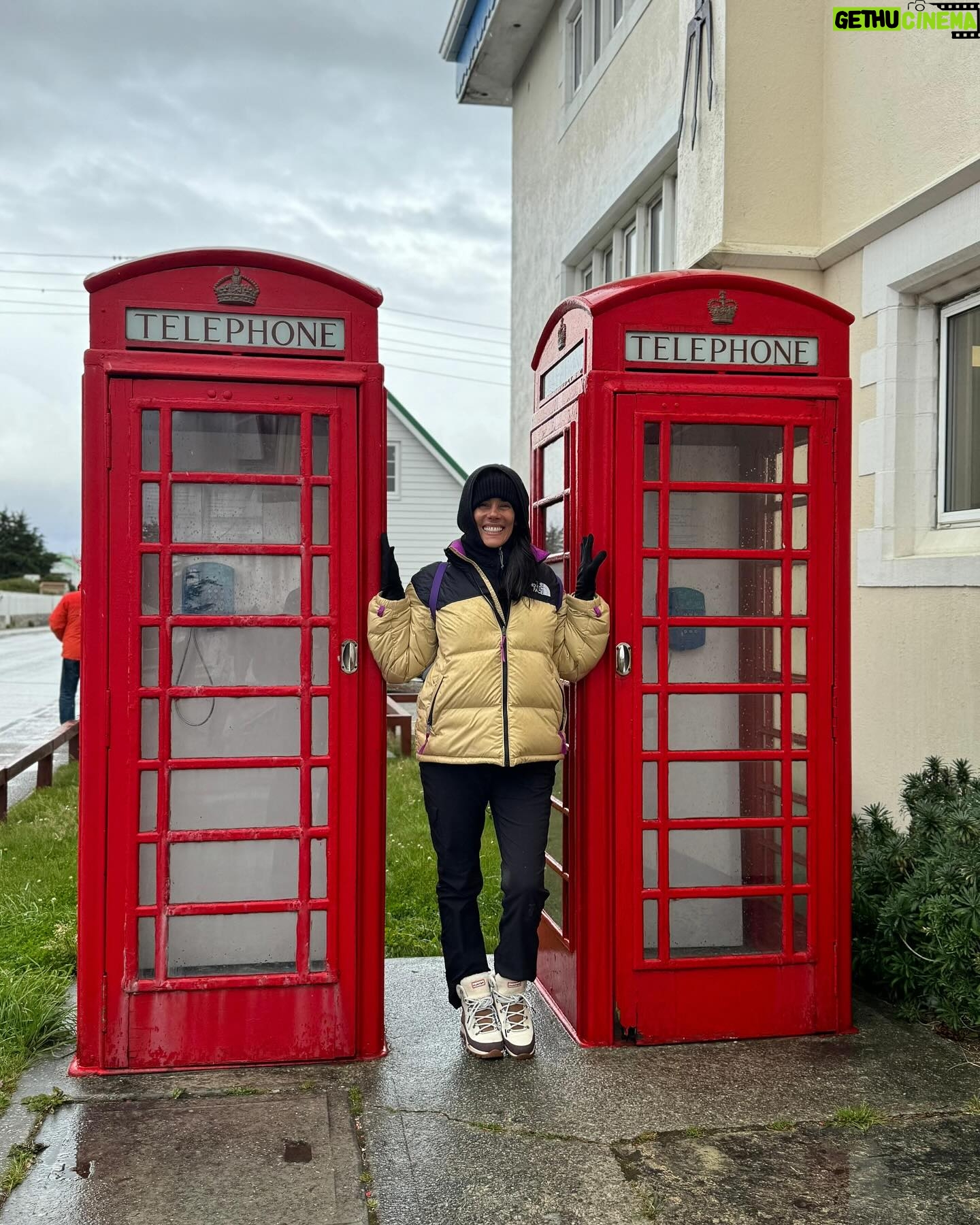 Gianella Neyra Instagram - Viviendo unos días increíbles en este 🛳️. Buena compañía, asado 🥩, naturaleza, vistas increíbles, 🐧 pingüinos, teatro 🎭 y tanto para disfrutar. ¿Qué más puedo pedir? Otro sueño cumplido: La Antártida 🌬️