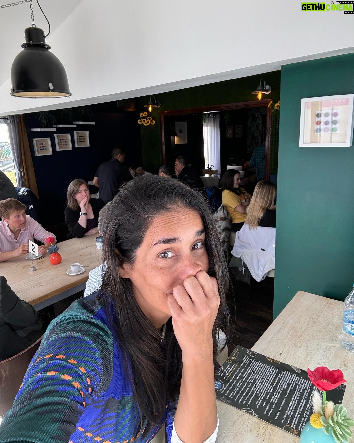 Gianella Neyra Instagram - Viviendo unos días increíbles en este 🛳️. Buena compañía, asado 🥩, naturaleza, vistas increíbles, 🐧 pingüinos, teatro 🎭 y tanto para disfrutar. ¿Qué más puedo pedir? Otro sueño cumplido: La Antártida 🌬️