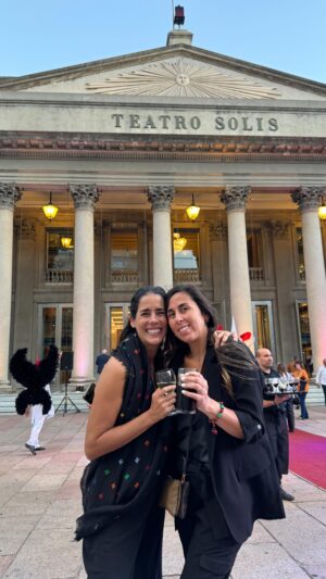 Gianella Neyra Instagram - Mi chiviiiii 💖💖. ¡Gracias amiga y hermana de la vida por tantos años juntas!
Como polystel, la amistad se mantiene intacta aunque pasen los años y ver a nuestros hijos crecer juntos, no tiene precio. ¡Por muchos años más juntas!
Te quieroooooo 🥰
P.D Miren el vídeo hasta el final 😜.