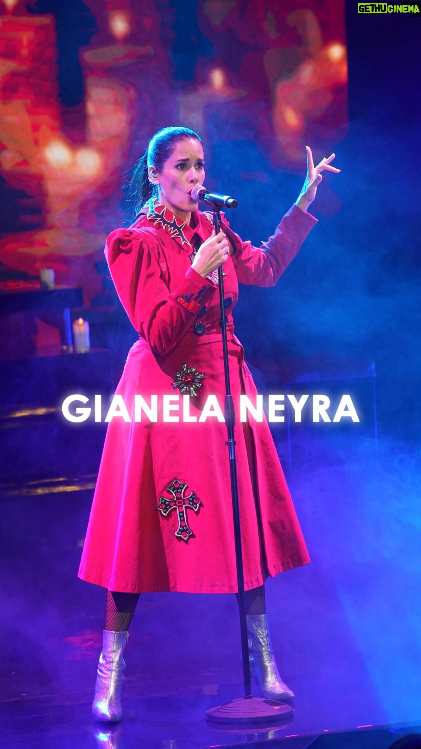 Gianella Neyra Instagram - @planchandoeldespecho_peru regresa en grande 🥳 Únete a esta experiencia musical única, a través de las canciones más icónicas que han dado voz a los corazones rotos y las historias de desamor 🎶❤🩹. ¡No te lo pierdas! 🤩 🎫 Entradas en @teleticket.oficial. Link de compra en nuestra BIO. 📣 15% de descuento con tarjeta @interbank hasta agotar stock. 📣 Del 23 de mayo al 22 de junio en la @lacupuladelasartes 📣 Dirigido por: @juancarlosmazo @gianellaneyra_, @Katiacondosseoane, @Dona_rebe y @Almendra_gd #PlanchandoElDespechoPerú #Música #ShowMusical #Concierto