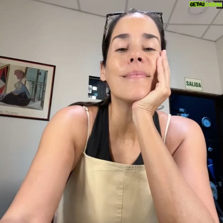 Gianella Neyra Instagram - SORTEO PARA ENGREÍR A MAMÁ 🎁 ¡Gracias a mis amigos de ILARIA que siempre me acompañan! Esta vez quiero regalarles este collar HERMOSO para que lo luzcan cuando quieran🫶🏼 porque se lo merecen 😉. Habrán 1 ganador(a) 🥳 Para participar solo debes 1️⃣ Seguir a @ilaria.peru y a mí 😜 como @gianellaneyra_ sino no ganan ji,ji. 2️⃣ Comentar qué es lo que amas de tu mamá o de ser mamá y taggear a 2 amigas ☺️ para que participen y listo. ☺️Si quieren más posibilidades para ganar, comparte este post en tus historias taggeando a Ilaria y a mi. Anunciaré ganador o ganadora el 10 de mayo al final del día🗓️ en este post.