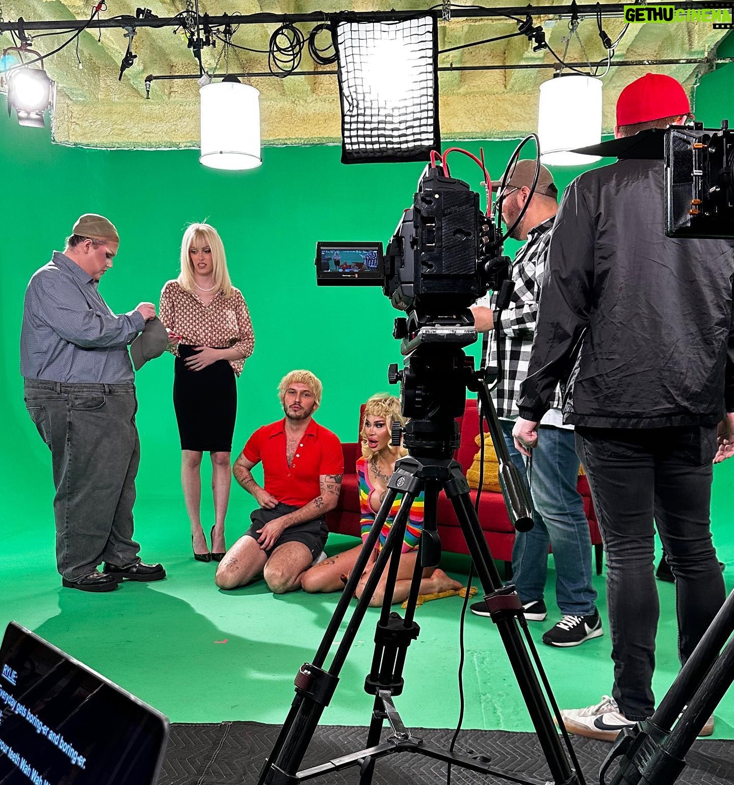 Gigi Goode Instagram - That’s a WRAP on season 1 of #AvalonTV 🎬 We had so much fun creating this show for all of you and we can’t wait to show you what’s in store for season 2!!! Head to @wowpresentsplus to watch the entire first season NOW
