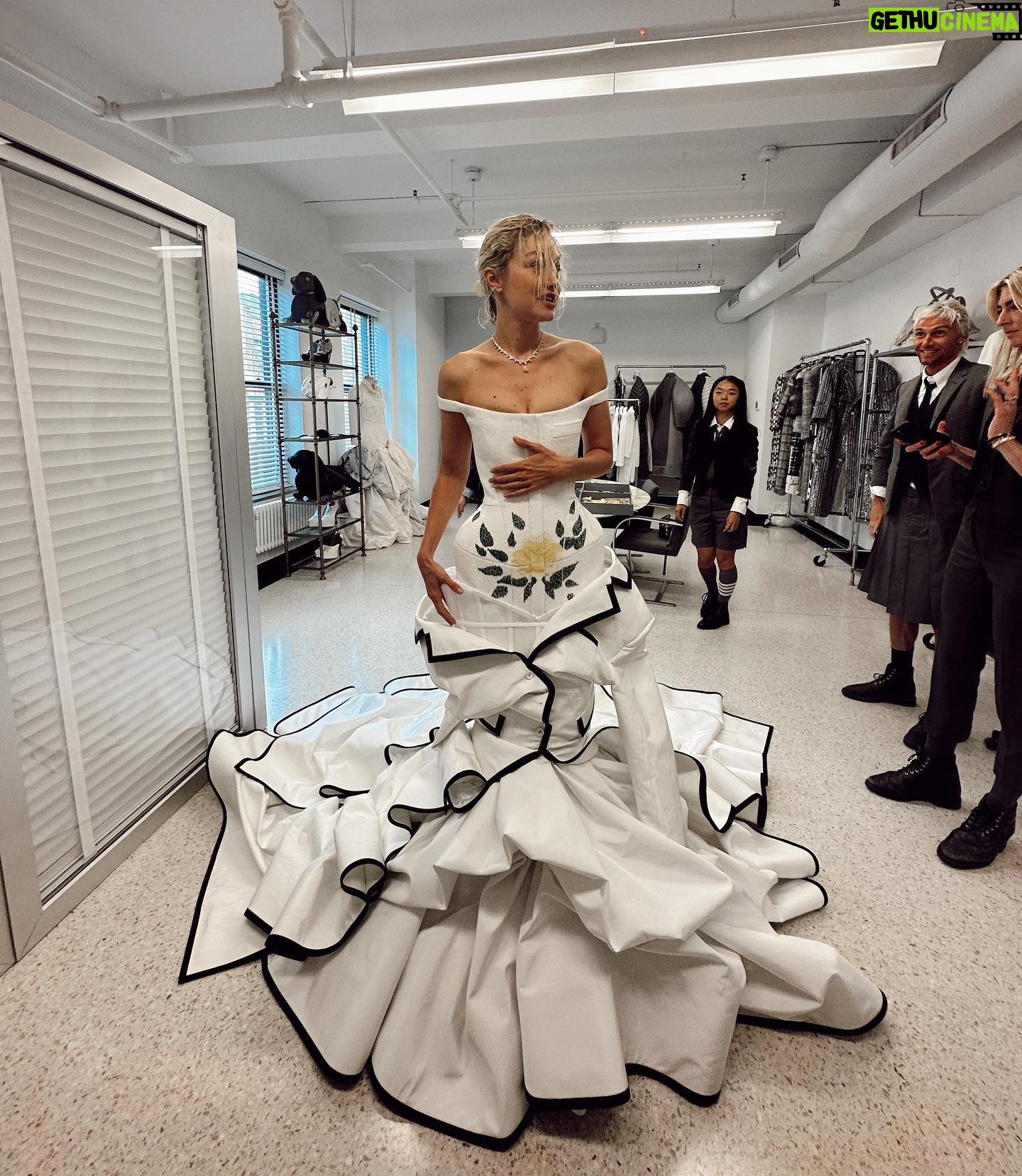 Gigi Hadid Instagram - ✨final fit✨✨ in the world of @thombrowne 📠