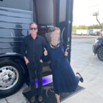 Gillian Anderson Instagram - Thumbs up 👍🏻 @thefirstlady_sho @kiefersutherland