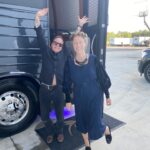 Gillian Anderson Instagram - Thumbs up 👍🏻 @thefirstlady_sho @kiefersutherland