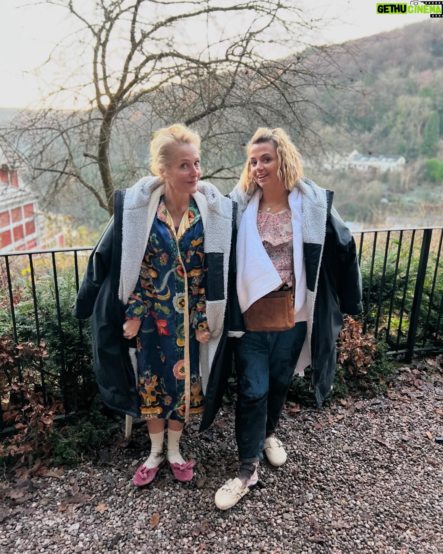 Gillian Anderson Instagram - sister sister @lisamcgrillis @sexeducation