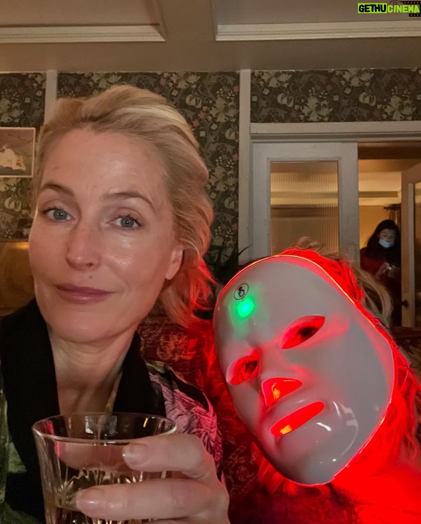 Gillian Anderson Instagram - sister sister @lisamcgrillis @sexeducation