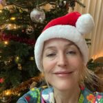 Gillian Anderson Instagram - A Merry Clitmas Christmas to one and all 🎅🏻🎄