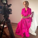 Gillian Anderson Instagram - Behind the scenes with @glamouruk 🌸 (full video on story!)