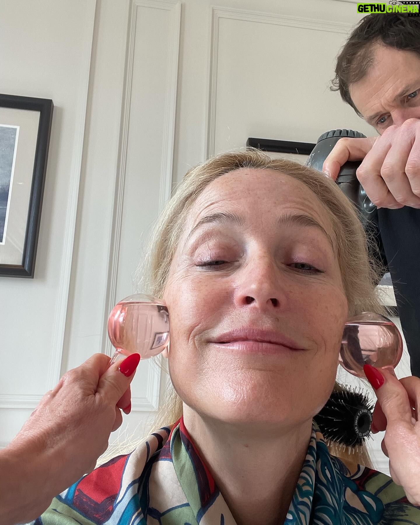 Gillian Anderson Instagram - How one prepares for Scoop press with @billiepiper.