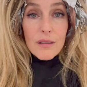 Gillian Anderson Instagram - #throwback
📹 @variety & #britishfashionawards 
@brushsalonyvr