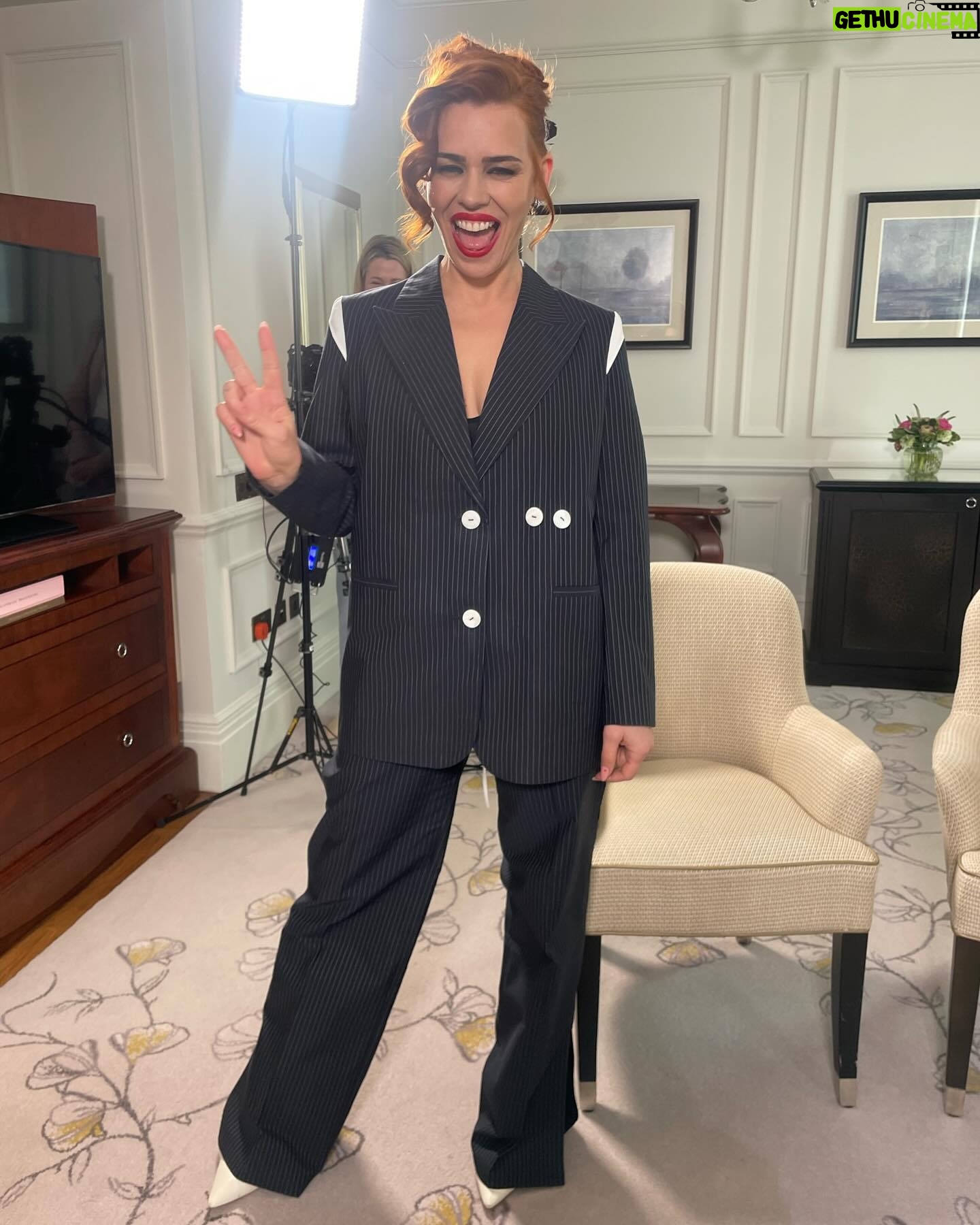 Gillian Anderson Instagram - How one prepares for Scoop press with @billiepiper.