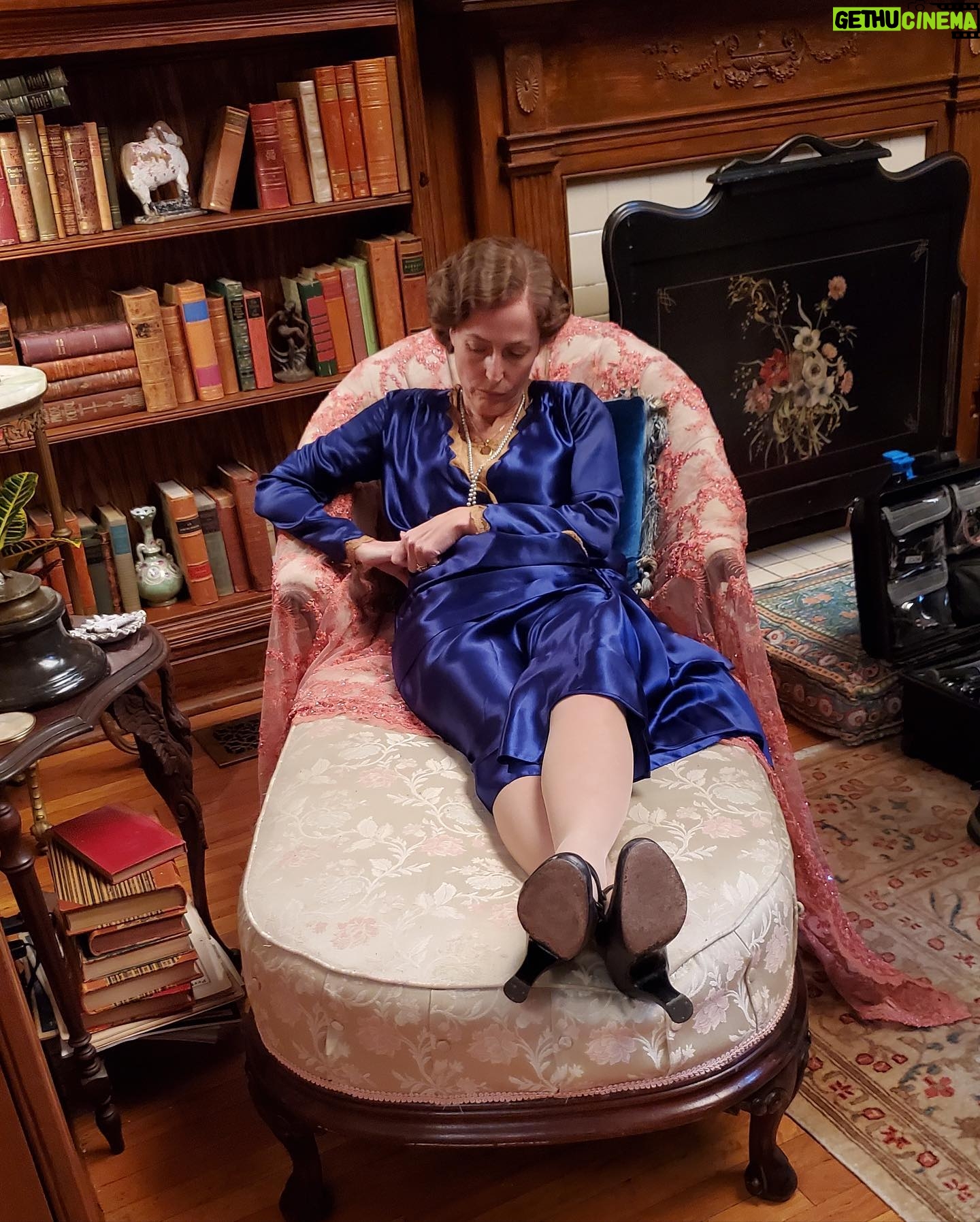 Gillian Anderson Instagram - Eleanor unplugged. @thefirstlady_sho #TheFirstLady