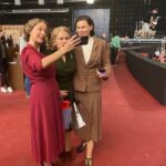 Gillian Anderson Instagram - 👋🏻 @thefirstlady_sho