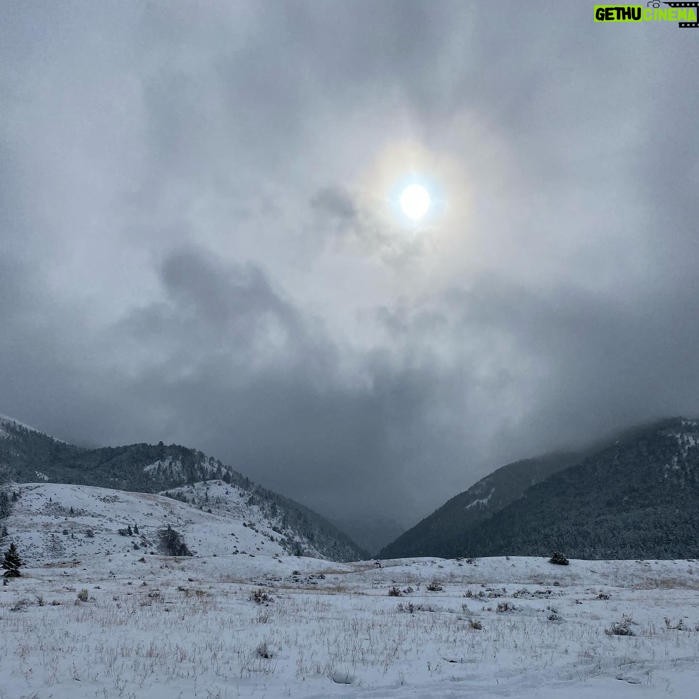 Gina Carano Instagram - Montana is fast becoming one of my favorite states.. the weather decided to take center stage the first few days of filming.. it goes zero to 100 real quick. I love that. ❤️🌬🥶