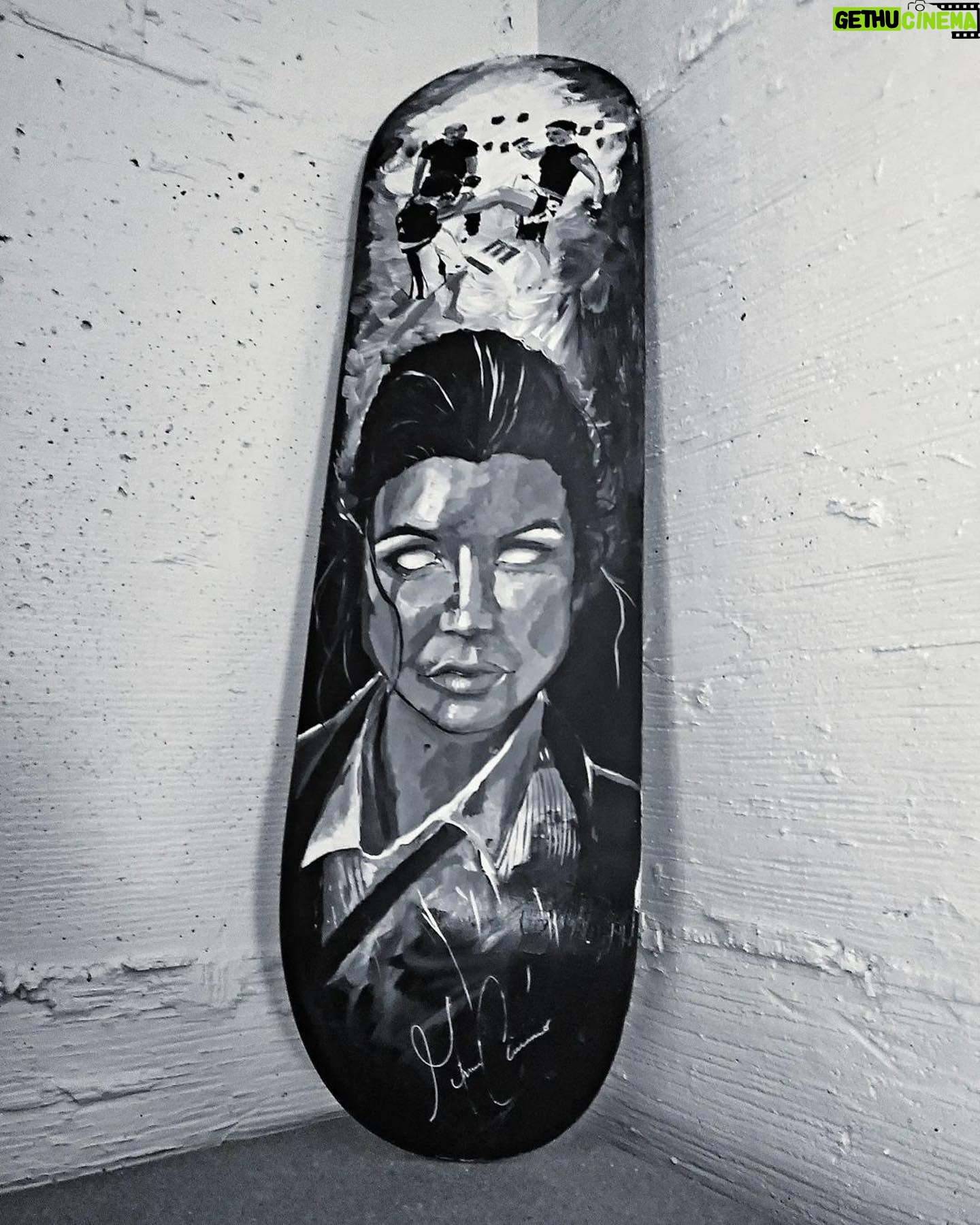 Gina Carano Instagram - Skateboard art. π€π€π€ #Repost @dasoulartist γ»γ»γ» "Raven" Acrylics on skateboard deck . . . . . #kevinross #dasoulartist #art #skateboard #acrylics #acrylicpainting #ginacarano #cantrushart