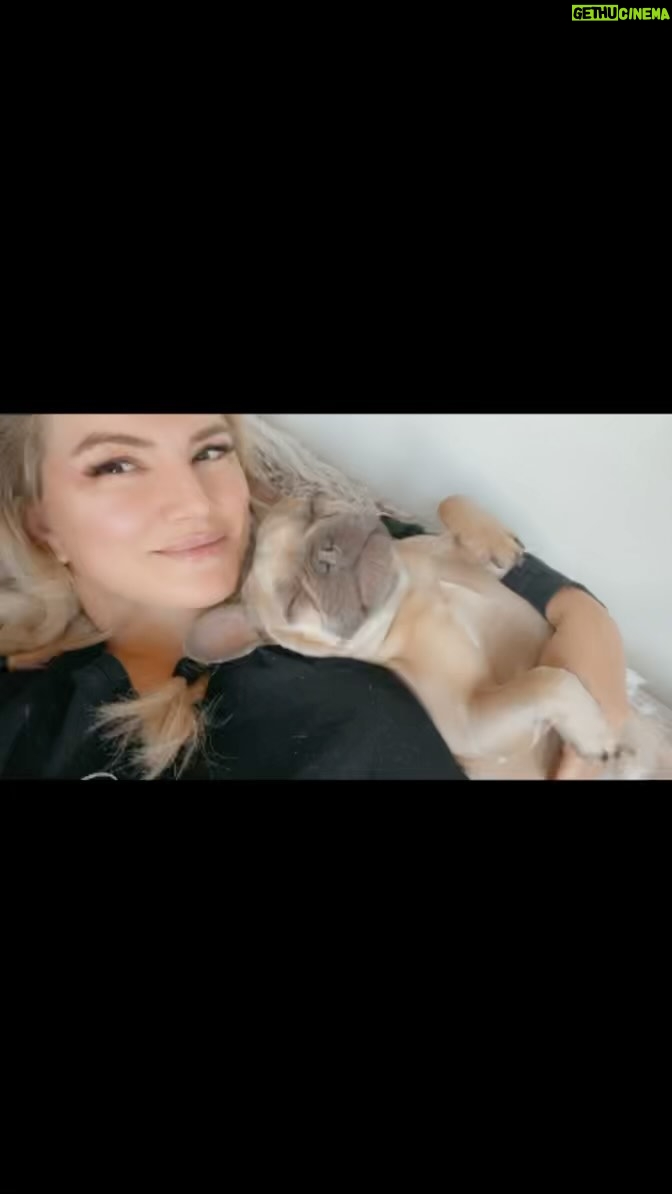 Gina Carano Instagram - 😆❤️ Naps with #LilBovy @lil_bovy